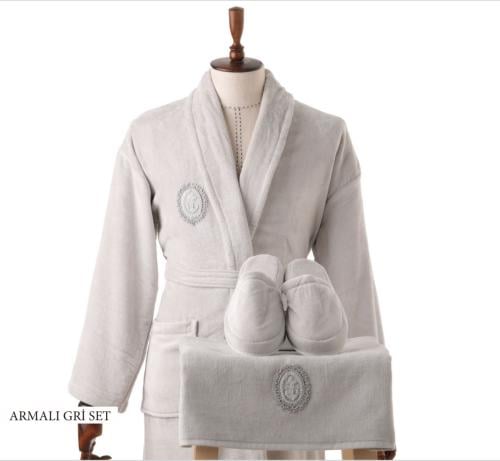 طقم روب قطن فضي ملكي عالي الجودة مضمون100