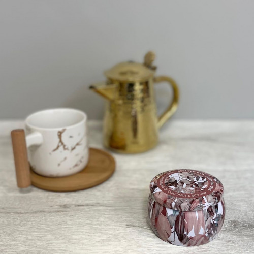 علبة شمع مع رائحة التوت الازرق مع البرقوق