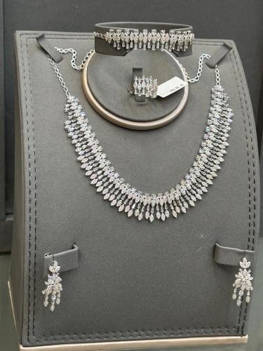 طقم تطبيق الالماس 18k