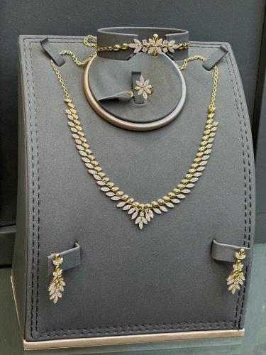 طقم تطبيق الالماس 18k