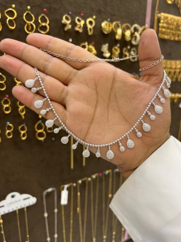 عقد تشوكر تطبيق الالماس 18k