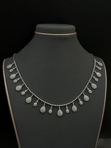 عقد تشوكر تطبيق الالماس 18k