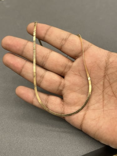 عقد فلات 18k