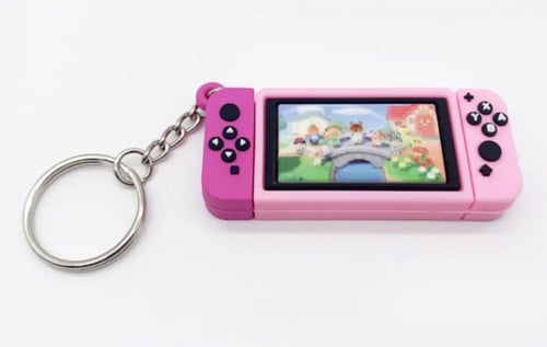 تعليقة مفاتيح على شكل سويتش