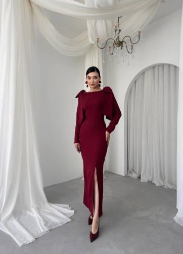 فستان ناعم بتفاصيل ربطات منسدلة على الكتف مع تفاصي...