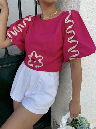 بلوزة قصيرة باللون الفوشي بتطريز مميز - صناعة تركي...