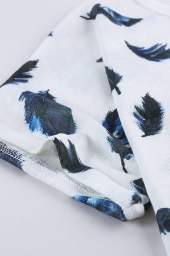 تيشيرت ابيض خامة خفيفة بأكمام قصيرة بطبعة ريشة