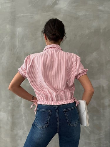 قميص صناعة تركية - قميص قصير لون وردي فاتح مع خصر...