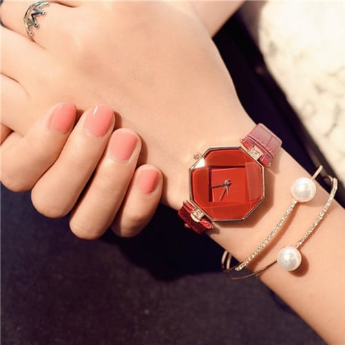 ساعة نسائية بحزام جلد شكل ميناء مميز بلون احمر