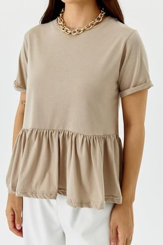 بلوزة بكسرات سفلية مميزة لون بيجي - صناعة تركية -...