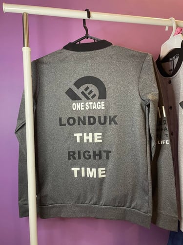 جاكيت رجالي باللون الرمادي