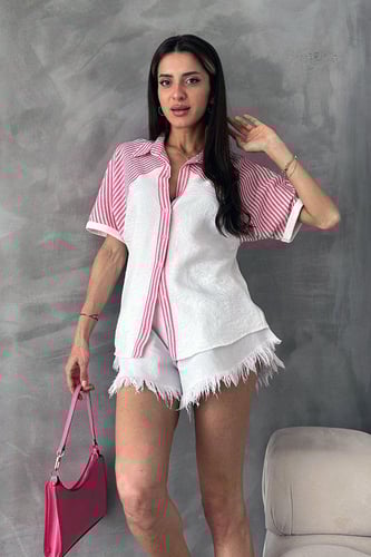 قميص بأكمام قصيرة مع تفاصيل شريطية باللون الوردي -...