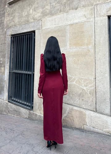 فستان ناعم وانيق مزين بتفاصيل الإكسسوارات- باللون...