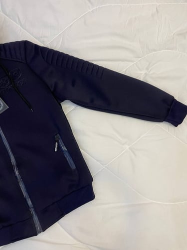 جاكيت رجالي باللون الكحلي