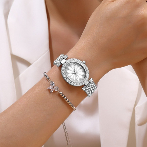 ساعة نسائية بحزام ستانلس ستيل وميناء شكل بيضاوي بل...