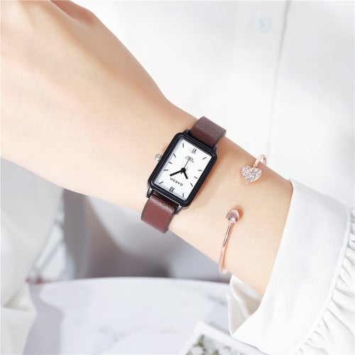 ساعة نسائية بحزام جلد وشكل ميناء مستطيل بتصميم اني...