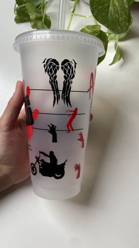 كوب TWD مع كتابه اسم