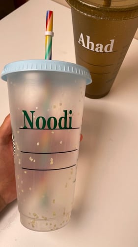 كتابه اسم على اي كوب زجاجي او ستاربكس ( كتابه فقط...