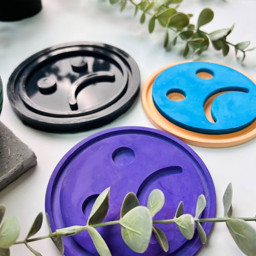 قالب الوجه الحزين من السيليكون مقاس 10*10 سم