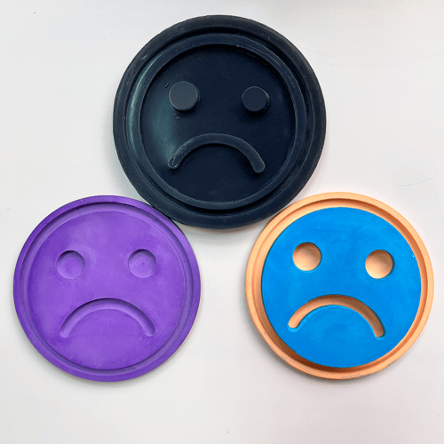 قالب الوجه الحزين من السيليكون مقاس 10*10 سم