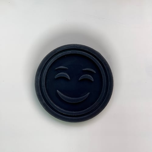 قالب سيليكون كوستر وجه ضاحك مقاس 10*10 سم