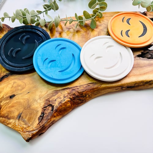 قالب سيليكون كوستر وجه ضاحك مقاس 10*10 سم