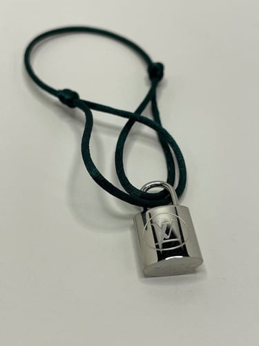 سوارة لويس فيتون LOUIS VUITTON