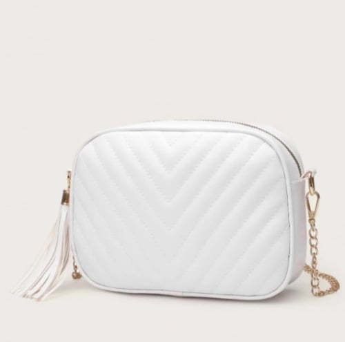 شنطة لون أبيض