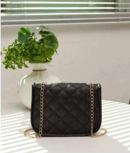 شنطة لون أسود