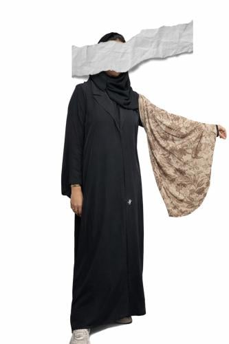 عباية رسمية كريب خفيف مع كم واحد قماش ورود
