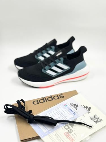 حذاء الترا بوست 22