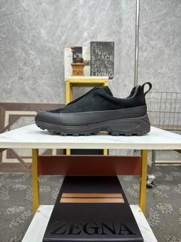 حذاء رجالي زينيا تربيل ستيتش مونتي جلد شامواة اسود