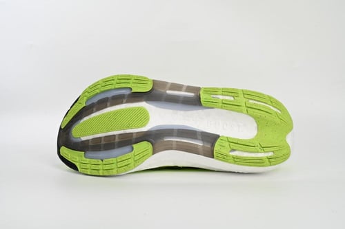 حذاء الترا بوست 23