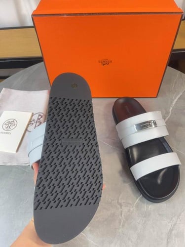 صندل هيرمز جاكسون رجالي فضي