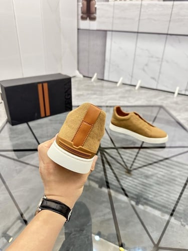 حذاء رجالي زينيا تربيل ستيتش جلد شامواه كركمي