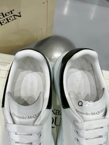 حذاء سنيكرز اليكساندر ماكوين