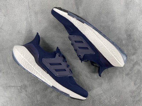 حذاء الترا بوست 22