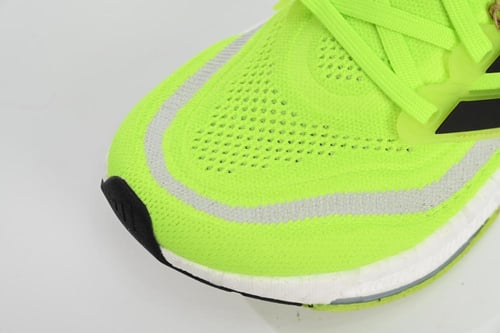 حذاء الترا بوست 23