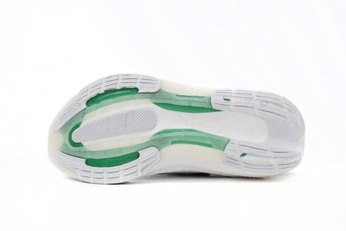 حذاء الترا بوست 23