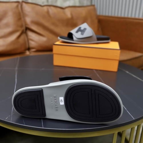 صندل هيرمز رجالي رمادي