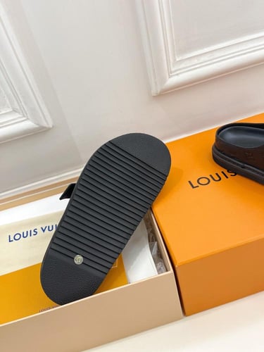 صندل لويس فيتون