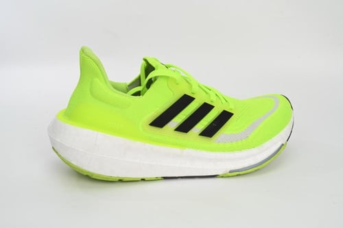 حذاء الترا بوست 23