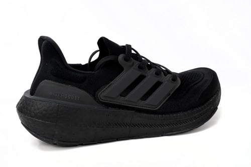 حذاء الترا بوست 23