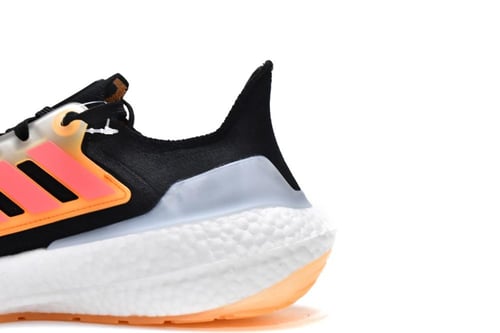 حذاء الترا بوست 22