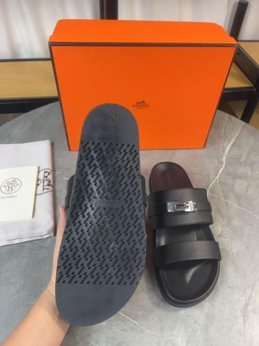 صندل هيرمز جاكسون رجالي اسود