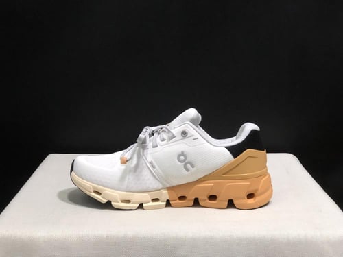 حذاء اون راننج كلاود on running cloud flyer4