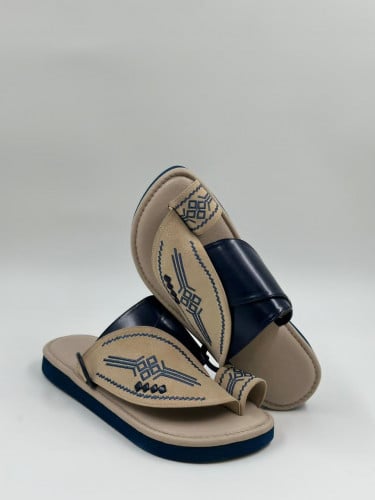 حذاء شرقي مطرز