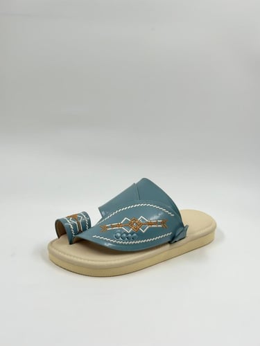 حذاء شرقي مطرز