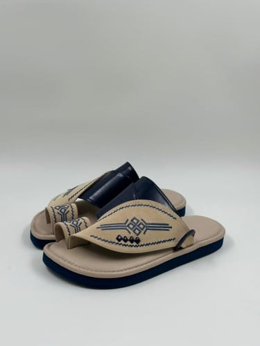 حذاء شرقي مطرز