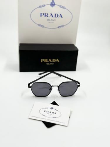 نظارة برادا